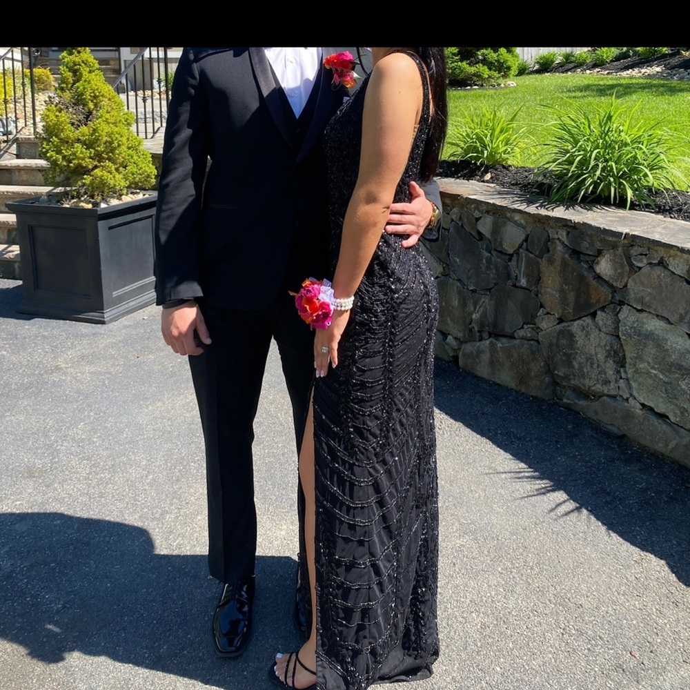 Size 4 - Picture 2 of 7